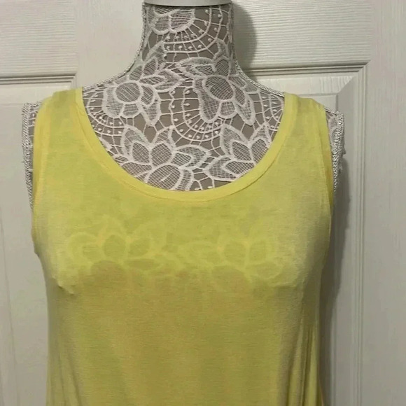 2/15 Yellow tank top - Picture 3 of 7